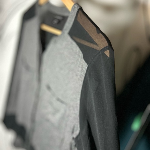 Metaphor Sheer Black Sleeve Blouse w/Gray Knit Bodice+Pockets, Medium - Picture 4 of 8